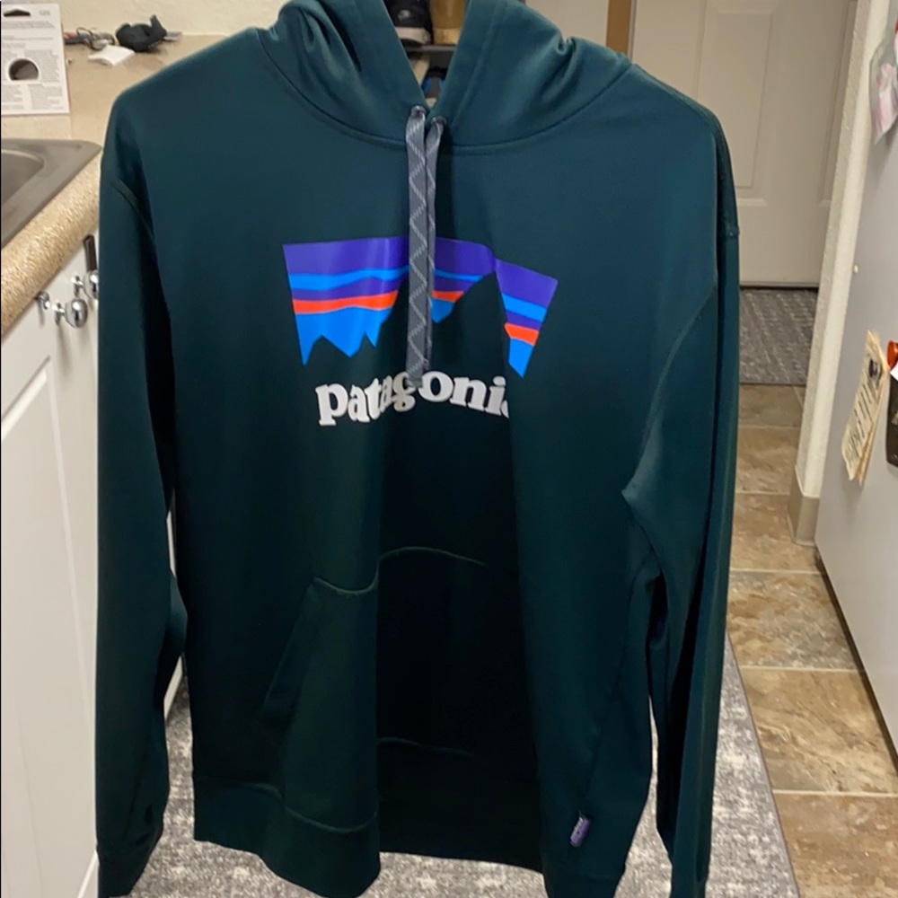Patagonia sweatshirt used in excellent condition,